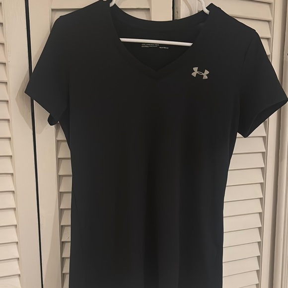 Under Armour Tops - Under Armour Black Fitted Short Sleeve Tee